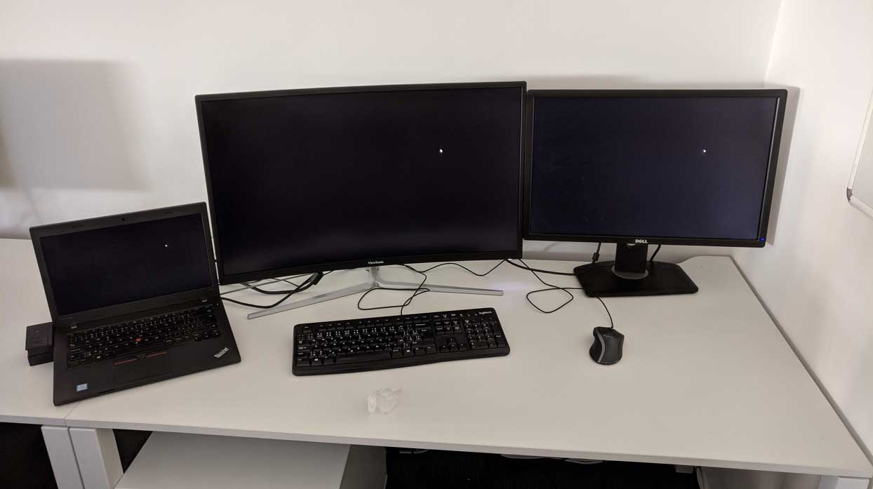 Monitor ViewSonic XG3202-C srovnání černé barvy