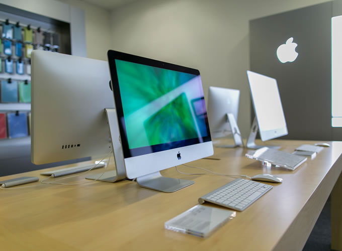Alza.cz otevírá svůj první Apple Shop v Praze