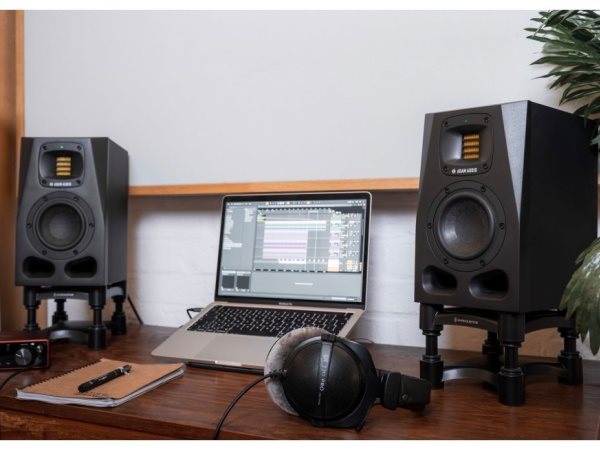 ADAM AUDIO A4V