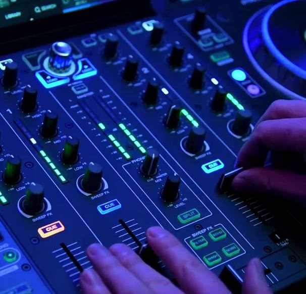 DENON DJ PRIME 4