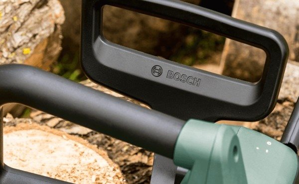 Motorová píla Bosch UniversalChain 35 Motorová píla Bosch UniversalChain 35