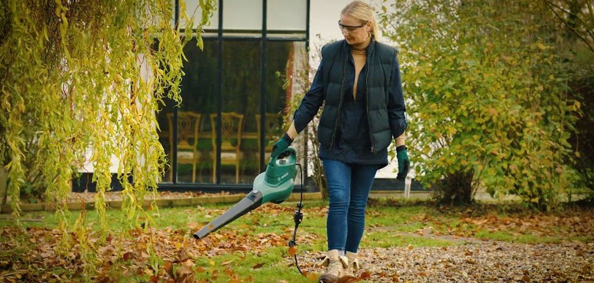 Vysavač listí Bosch UniversalGardenTidy