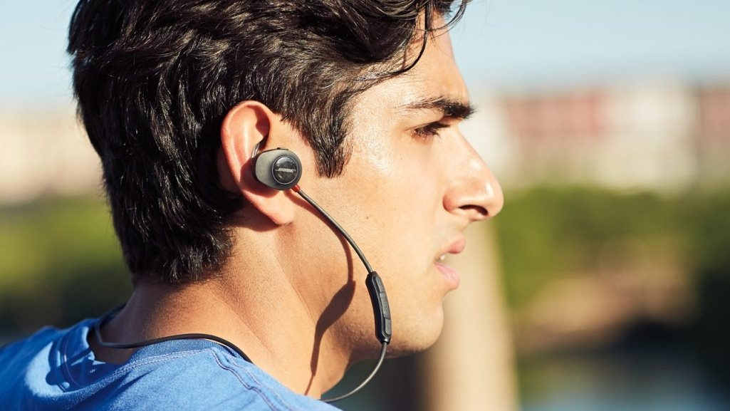 Sluchátka BOSE SoundSport Wireless Pulse Red při sportu