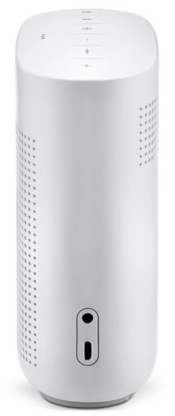 Konektory a částečný pohled na ovládací prvky reproduktoru BOSE SoundLink Color II Soft Black
