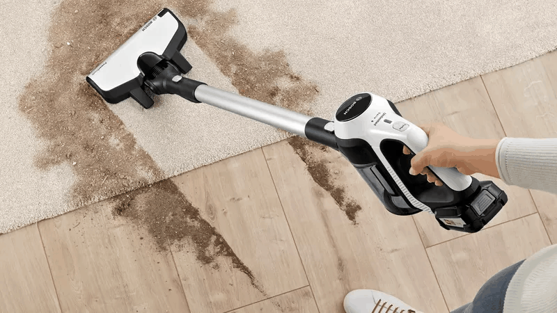 Tyčový vysavač Bosch BBS611BSC aku