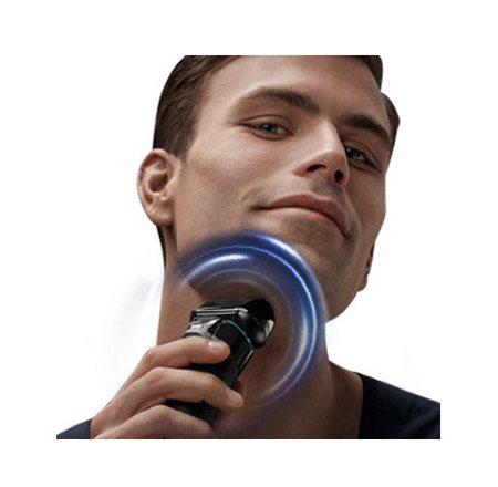 Holící strojek s flexibilní hlavou