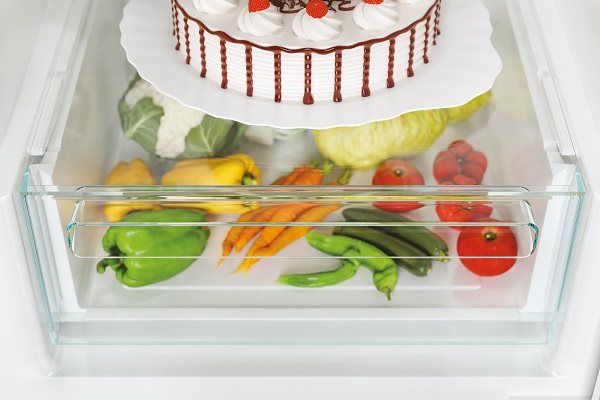 Lednice CANDY CCE3T618FW s mrazákem dole Lednice CANDY CCE3T618FW s mrazákem dole