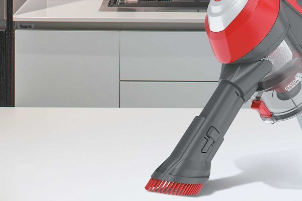 Tyčový batériový vysávač Hoover HF122RH 011