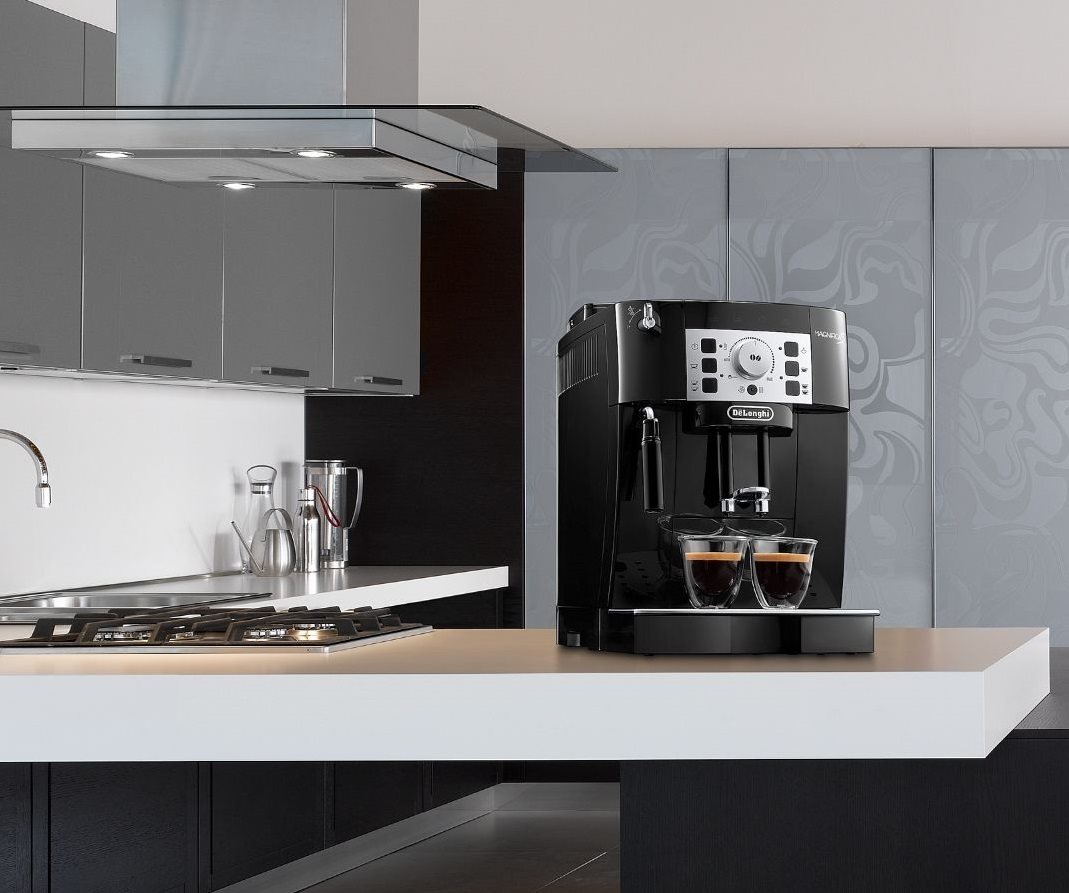 Plnoautomatický kávovar DeLonghi Magnifica Compact ECAM 22.115.B