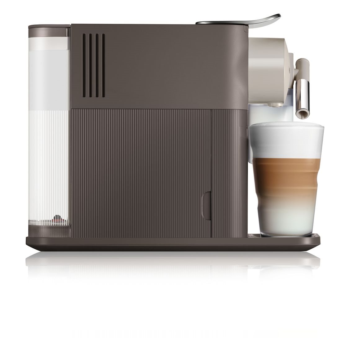 Bez problému se vejde i vysoká Latte sklenice Coffee maker Nespresso De'longhi EN 500.BW