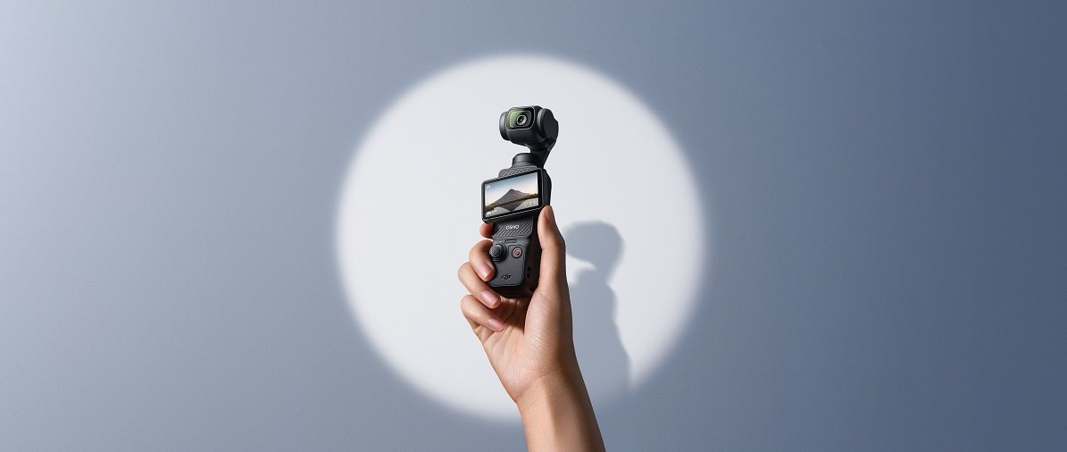 DJI Osmo Pocket 3 Creator Combo Outdoor Camera