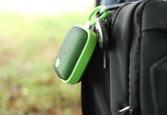 Jednoduché zavesenie na batoh Bluetooth reproduktor DreamWave Bubble Pods Green
