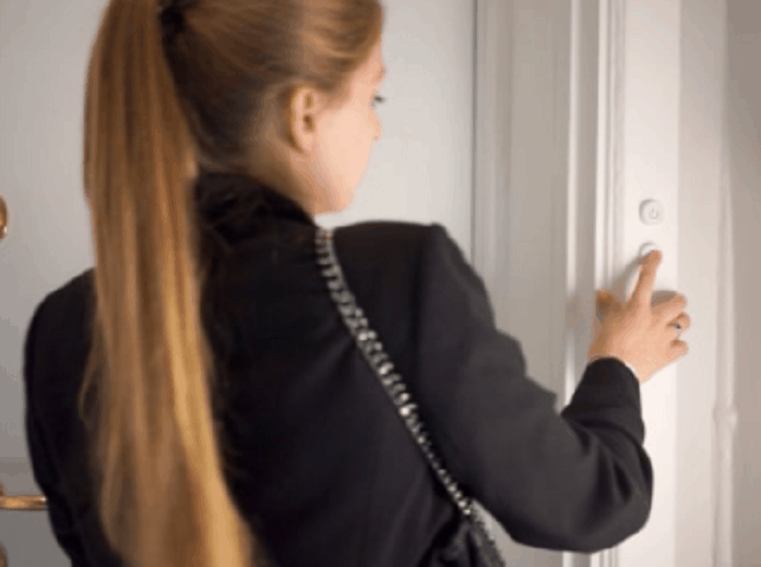 Flic 2 Set - 2x Flic 2 Smart Button, 9x Aufkleber mit Funktionssymbolen, 1x MetallclipSada Flic 2 - 2× Flic 2 chytré tlačítko, 9× nálepku s ikonami funkcí, 1× kovový klip