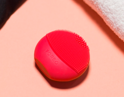 FOREO LUNA play plus čisticí kartáček na pleť růžový
