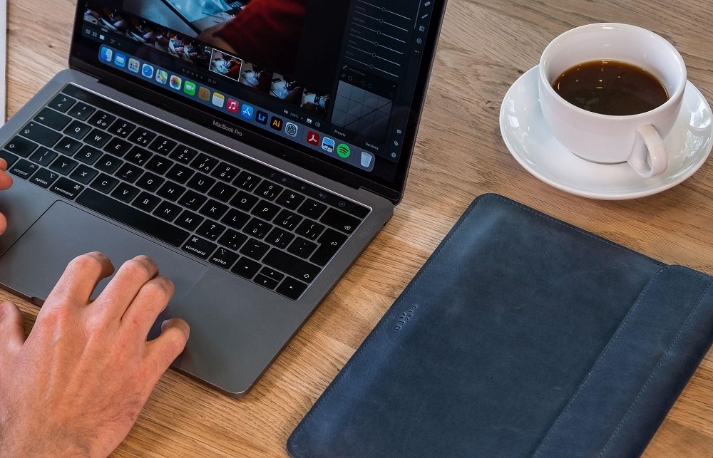 Pouzdro na notebook FIXED Oxford Torcello pro Apple MacBook Pro 13"