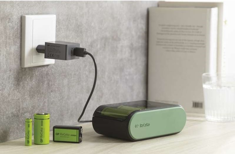 Battery charger GP B631