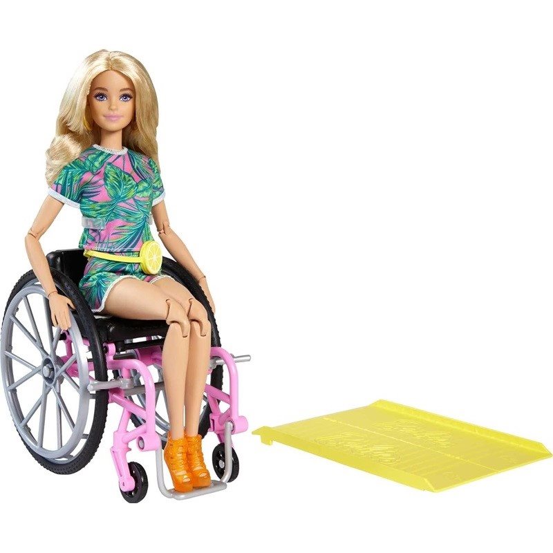 Bábika Barbie Modelka – Prúžkované šaty s volánmi