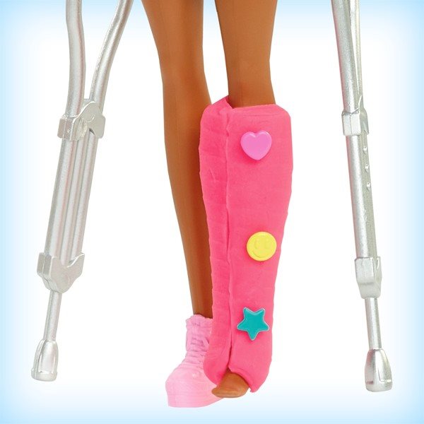 Barbie Fast Cast Clinic Playset