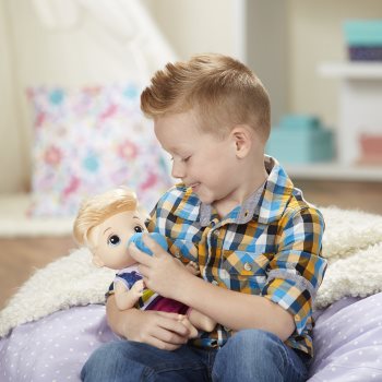 Miminko Baby Alive Blonďatý chlapeček s mixérem