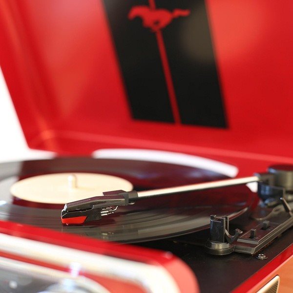 Plattenspieler ION Mustang LP Red