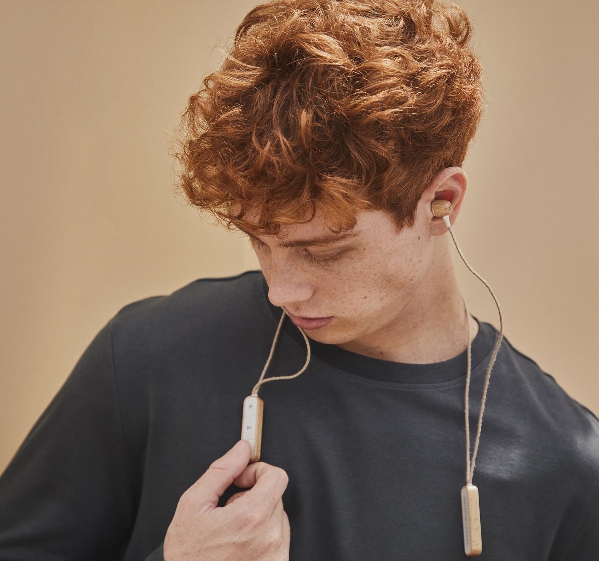 Bezdrôtové slúchadlá Energy Sistem Earphones Eco Bluetooth Beech Wood