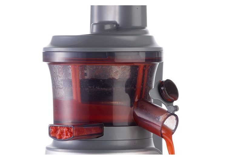 Kenwood Juicer JMP601SI Oddělené nádoby na šťávu a dužinu