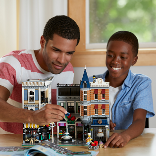 LEGO Creator Expert 10255  Assembly Square 