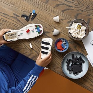 Stavebnica LEGO® Icons 10282 Adidas Originals Superstar