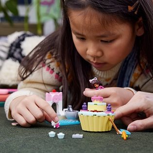 LEGO® Gaby's Magic House 10785 Fun Baking with Cake LEGO® Gaby's Magic House 10785 Fun Baking with Cake