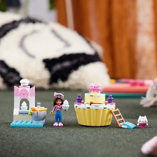 LEGO® Gaby's Magic House 10785 Fun Baking with Cake LEGO® Gaby's Magic House 10785 Fun Baking with Cake