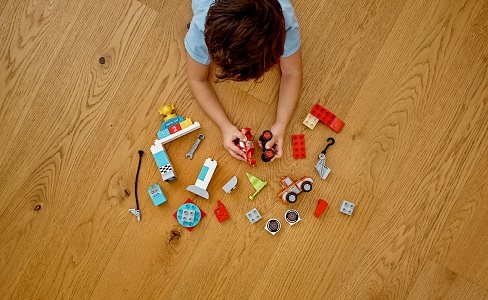 LEGO Duplo Cars 10924 Lightning McQueen's Race Day LEGO Duplo Cars 10924 Lightning McQueen's Race Day