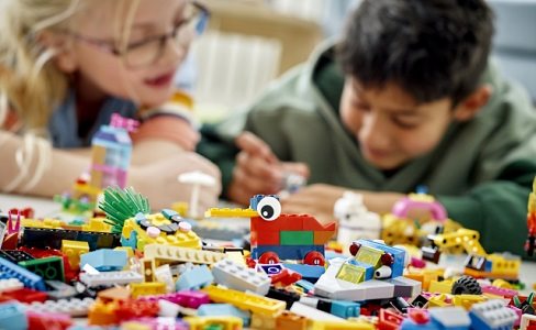 LEGO Classic 11021 90 rokov hrania 
