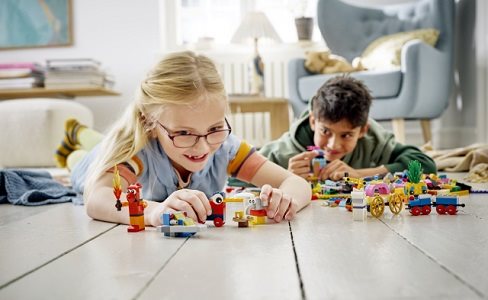 LEGO Classic 11021 90 rokov hrania 