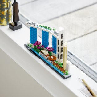 LEGO® 21057 Architecture Singapour, Loisirs Créatifs pour Adultes,  Collection Skyline, Décoration pour La Maison - Cdiscount Jeux - Jouets