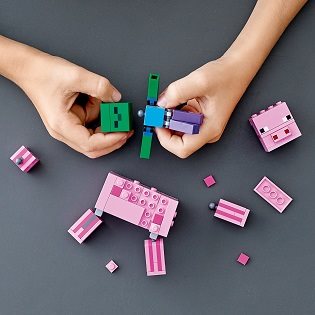 LEGO Minecraft Prase s malou zombie LEGO Minecraft Prase s malou zombie