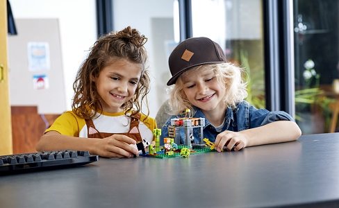 LEGO Minecraft Pandí školka
