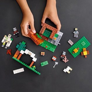 LEGO Minecraft 21159 The Pillager Outpost