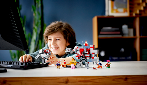 LEGO Minecraft 21163 The Redstone Battle