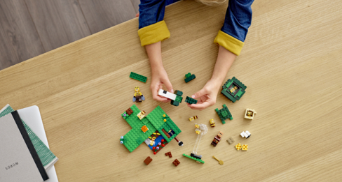 LEGO Minecraft 21165 Bee Farm 