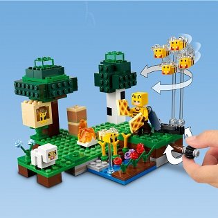 LEGO Minecraft 21165 Bee Farm 