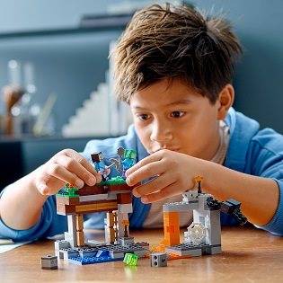 LEGO Minecraft 21166 “Abandoned“ mine 