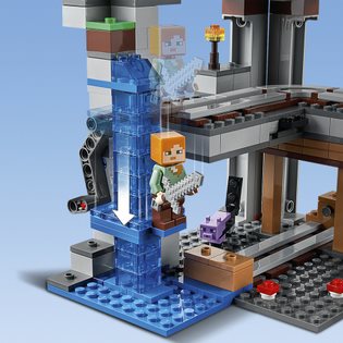 LEGO Minecraft 21169 The first adventure