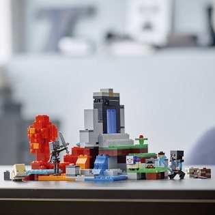 LEGO Minecraft 21172 The Ruined Portal LEGO Minecraft 21172 The Ruined Portal
