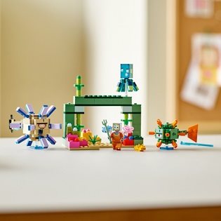 LEGO Minecraft 21180 Battle with the Guardians 