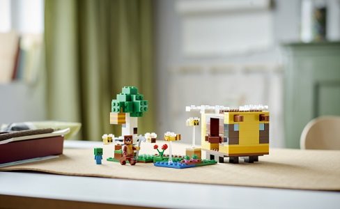 LEGO Minecraft 21241 Bee House