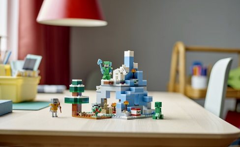 LEGO Minecraft 21243 Ice Mountains
