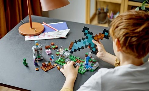 LEGO Minecraft 21244 Knight Base