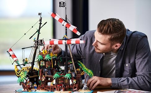 LEGO Ideas 21322 Pirates of Barracuda Bay LEGO Ideas 21322 Pirate Bay from the Barracuda