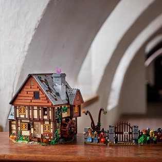 LEGO stavebnica Ideas 21341 Disney Hokus pokus: Chatka sestier Sandersonových