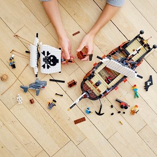LEGO Creator 31109 Pirátska loď